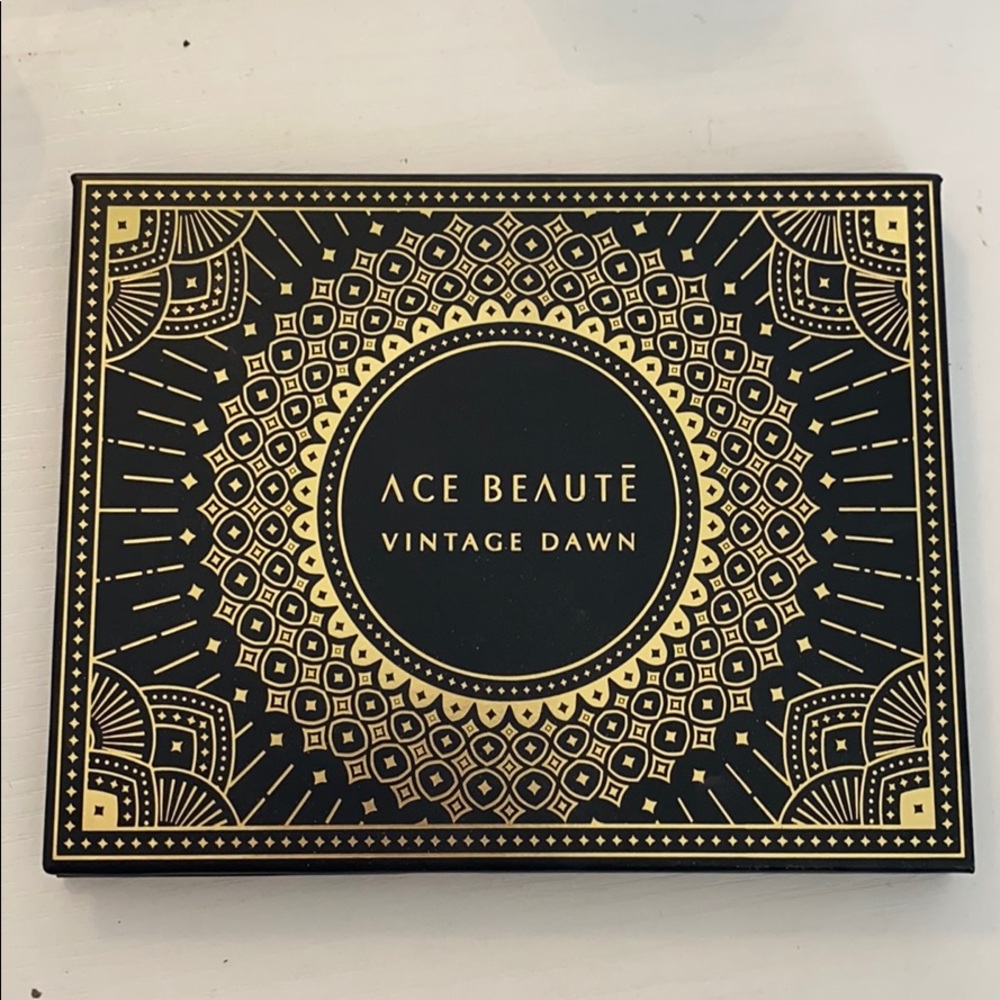 Ace Beaute eyeshadow palette